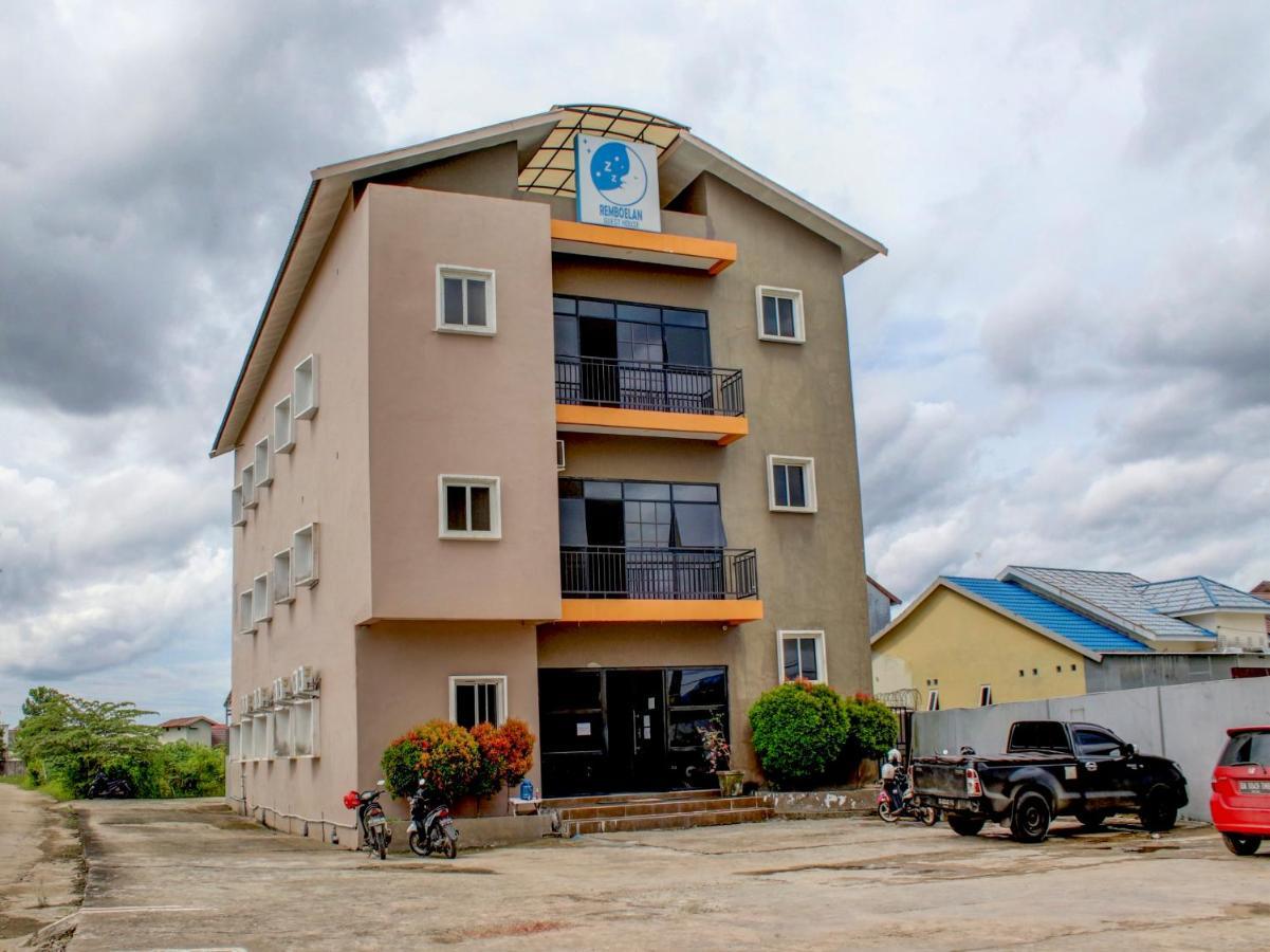 OYO 90162 Remboelan Guest House Sungai Lutus Buitenkant foto