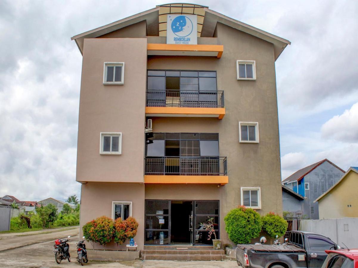 OYO 90162 Remboelan Guest House Sungai Lutus Buitenkant foto